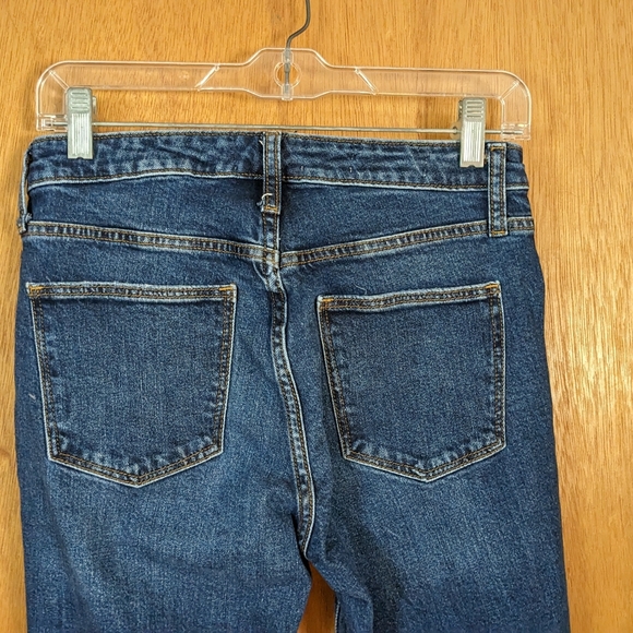 Universal Thread Woman's High Rise Slim Straight Distressed Knee Jeans - Picture 5 of 6